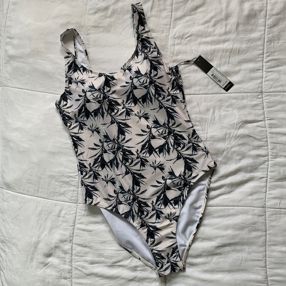 💕Lovely Nicole Miller Scoop Back Moonless Night Print One Piece Swimsuit …